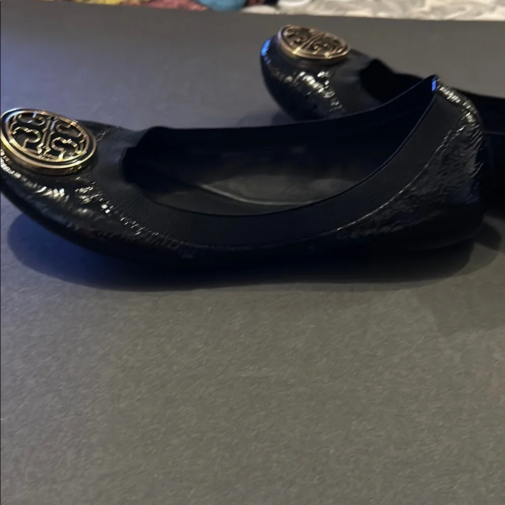 Tory Burch Reva Black Patent Leather Gold Logo Ballet Flats Women's 8.5.